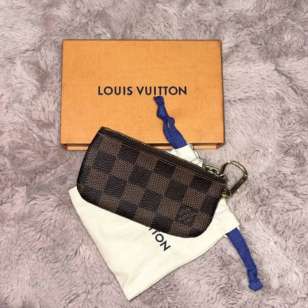 Louis Vuitton Damier key pouch like new